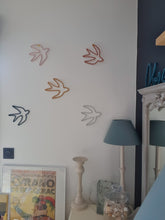Charger l'image dans la galerie, Hirondelle en vol en tricotin