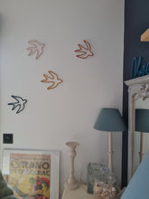Charger l'image dans la galerie, Hirondelle en vol en tricotin