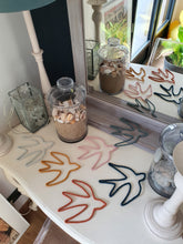 Charger l'image dans la galerie, Hirondelle en vol en tricotin