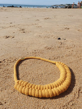 Charger l'image dans la galerie, Collier corde coton noué épais plastron, bijou fantaisie, idée cadeau tendance macramé fait main noeud marin jaune moutarde