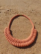 Charger l'image dans la galerie, Collier corde coton noué épais plastron, bijou fantaisie, idée cadeau tendance macramé fait main noeud marin terracotta