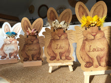 Charger l'image dans la galerie, Carte lapin fleurs séchées cadeau Pâques personnalisé prénom fait-main enfant illustration naissance papeterie décoration chambre bébé