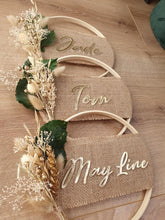 Charger l'image dans la galerie, Couronne naturelle toile de jute fleurs séchées personnalisable
