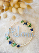 Charger l'image dans la galerie, Couronne fleurs séchées prénom, cadeau de naissance personnalisé, décoration bohème chambre bébé