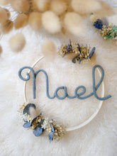 Charger l'image dans la galerie, Couronne fleurs séchées prénom, cadeau de naissance personnalisé, décoration bohème chambre bébé