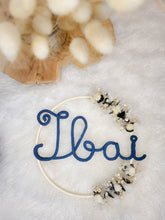 Charger l'image dans la galerie, Couronne fleurs séchées prénom, cadeau de naissance personnalisé, décoration bohème chambre bébé