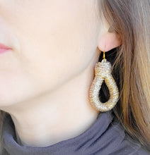 Charger l'image dans la galerie, Boucles d'oreille corde de coton coloré doré bijou fantaisie cadeau tendance macramé fait main