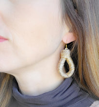 Charger l'image dans la galerie, Boucles d'oreille corde de coton coloré doré bijou fantaisie cadeau tendance macramé fait main