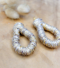 Charger l'image dans la galerie, Boucles d'oreille corde de coton coloré doré bijou fantaisie cadeau tendance macramé fait main