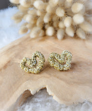 Cargar imagen en el visor de la galería, Pendientes de corazón dorados textil elegante regalo de moda invierno 2023 hecho a mano