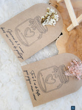 Charger l'image dans la galerie, Carte fleurs séchées naturelles Amour Amitié Saint valentin cadeau maîtresse nounou fin d'année