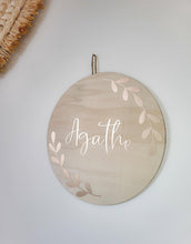 Charger l'image dans la galerie, Plaque Personnalisée en Bois Rond - Décoration Murale enseigne pour Chambre d'Enfant