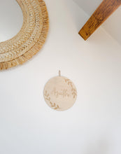 Charger l'image dans la galerie, Plaque Personnalisée en Bois Rond - Décoration Murale enseigne pour Chambre d'Enfant