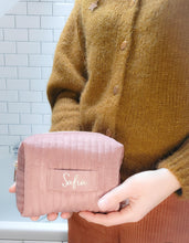 Charger l'image dans la galerie, Trousse maquillage velours cadeau personnalisé demoiselle d'honneur mariage Cadeau d'anniversaire femme marraine maman anniversaire EVJF