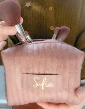 Charger l'image dans la galerie, Trousse maquillage velours cadeau personnalisé demoiselle d'honneur mariage Cadeau d'anniversaire femme marraine maman anniversaire EVJF