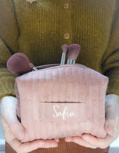 Charger l'image dans la galerie, Trousse maquillage velours cadeau personnalisé demoiselle d'honneur mariage Cadeau d'anniversaire femme marraine maman anniversaire EVJF