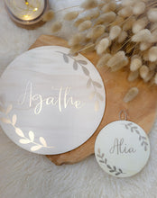 Charger l'image dans la galerie, Plaque Personnalisée en Bois Rond - Décoration Murale enseigne pour Chambre d'Enfant