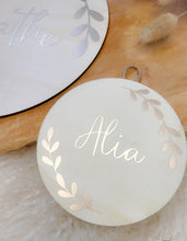 Charger l'image dans la galerie, Plaque Personnalisée en Bois Rond - Décoration Murale enseigne pour Chambre d'Enfant