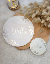 Charger l'image dans la galerie, Plaque Personnalisée en Bois Rond - Décoration Murale enseigne pour Chambre d'Enfant