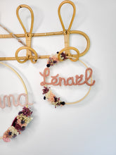 Charger l'image dans la galerie, Couronne bohème prénom fleurs séchées stabilisées