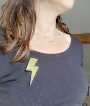 Charger l'image dans la galerie, Broche éclair 2 pics paillette personnalisable fait main cadeau témoin marraine femme fête des mères anniversaire EVJF