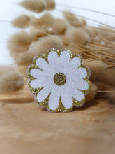 Charger l'image dans la galerie, Broche Marguerite à Paillettes Fait-Main - Accessoire Tendance pour Mariage, EVJF, Témoin, Demoiselle d'Honneur et Plus - 24 Couleurs Disponibles
