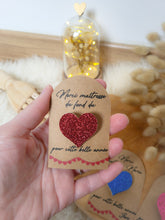 Charger l'image dans la galerie, Broche coeur paillette fait main avec carte personnalisable - cadeau fin d'année scolaire pour maîtresse, nounou