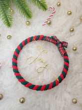 Charger l'image dans la galerie, Boule de Noël en laine personnalisable avec prénom