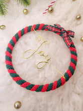 Charger l'image dans la galerie, Boule de Noël en laine personnalisable avec prénom