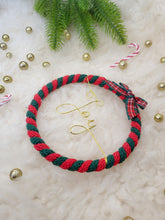 Charger l'image dans la galerie, Boule de Noël en laine personnalisable avec prénom