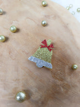 Charger l'image dans la galerie, Broche cloche de Noël à paillettes