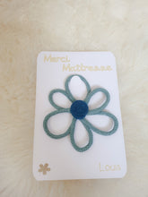 Charger l'image dans la galerie, Carte merci maîtresse fleur tricotin fait main, fleur à offrir nounou, crèche, ATSEM, cadeau fin d'année remerciement
