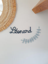 Charger l'image dans la galerie, Prénom ou mot et couronne de feuilles en tricotin