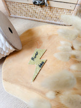 Charger l'image dans la galerie, Broche éclair 2 pics paillette personnalisable fait main cadeau témoin marraine femme fête des mères anniversaire EVJF