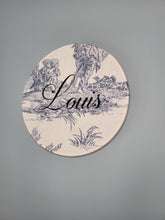 Charger l'image dans la galerie, Décoration toile de jouy bébé personnalisée bohème tambour couronne fleurs séchées prénom fait main cadeau naissance enfant baby shower