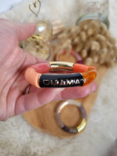 Charger l'image dans la galerie, Bracelet Mama glitter léopard fait main – Cadeau original fête des mères ou naissance