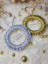 Charger l'image dans la galerie, Ornement de sapin de Noël en macramé personnalisé prénom en perles lettres