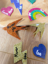 Charger l'image dans la galerie, Broche hirondelle paillette personnalisable cadeau témoin marraine femme fête des mères anniversaire EVJF