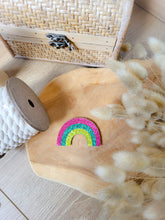 Charger l'image dans la galerie, Broche arc en ciel paillette personnalisable fait main cadeau témoin marraine femme fête des mères anniversaire EVJF