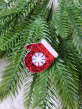Charger l'image dans la galerie, Broche gant de Noël à paillettes girly pour femme ou fille