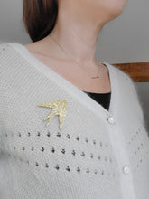 Charger l'image dans la galerie, Broche hirondelle paillette personnalisable cadeau témoin marraine femme fête des mères anniversaire EVJF