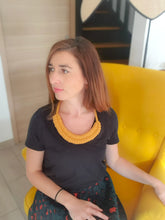 Charger l'image dans la galerie, Collier corde coton noué épais plastron, bijou fantaisie, idée cadeau tendance macramé fait main noeud marin jaune moutarde