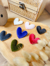 Charger l'image dans la galerie, Broche coeur velours cadeau témoin marraine femme fête des mères anniversaire EVJF