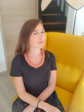 Charger l'image dans la galerie, Collier corde coton tressé épais chunky plastron bijou fantaisie cadeau tendance automne 2023 macramé fait main noeud marin terracotta Noël