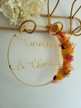 Charger l'image dans la galerie, Couronne fleurs séchées personnalisée mariage – Prénoms mariés – Déco bohème romantique – Cadeau unique cérémonie