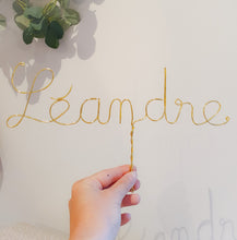 Charger l'image dans la galerie, Cake topper personnalisé prénom en fil doré, argenté, cuivré ou noir - Décoration de gâteau personnalisable unique, élégante et originale