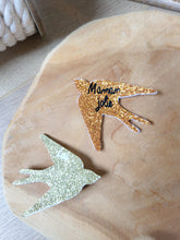 Charger l'image dans la galerie, Broche hirondelle paillette personnalisable cadeau témoin marraine femme fête des mères anniversaire EVJF