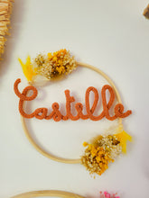 Charger l'image dans la galerie, Couronne prénom fleurs séchées