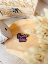 Charger l'image dans la galerie, Broche message paillettes personnalisable fait main cadeau témoin marraine femme fête des mères anniversaire EVJF