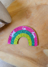 Charger l'image dans la galerie, Broche arc en ciel paillette personnalisable fait main cadeau témoin marraine femme fête des mères anniversaire EVJF
